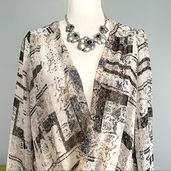 DKNYC Black Grey Chiffon Modern Draped Open Front Blouse Top - Picture 2 of 5